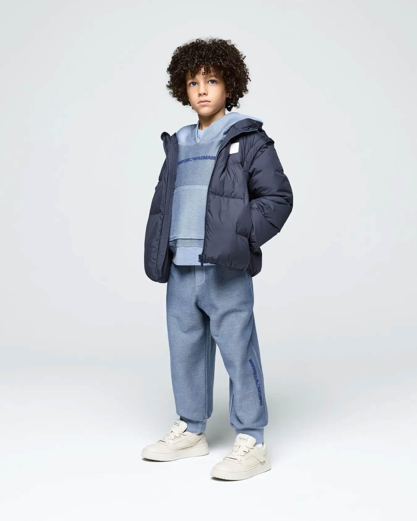 Emporio Armani Dziecięca bluza z kapturem z bawełny z teksturą ukośnego jerseyu - 2